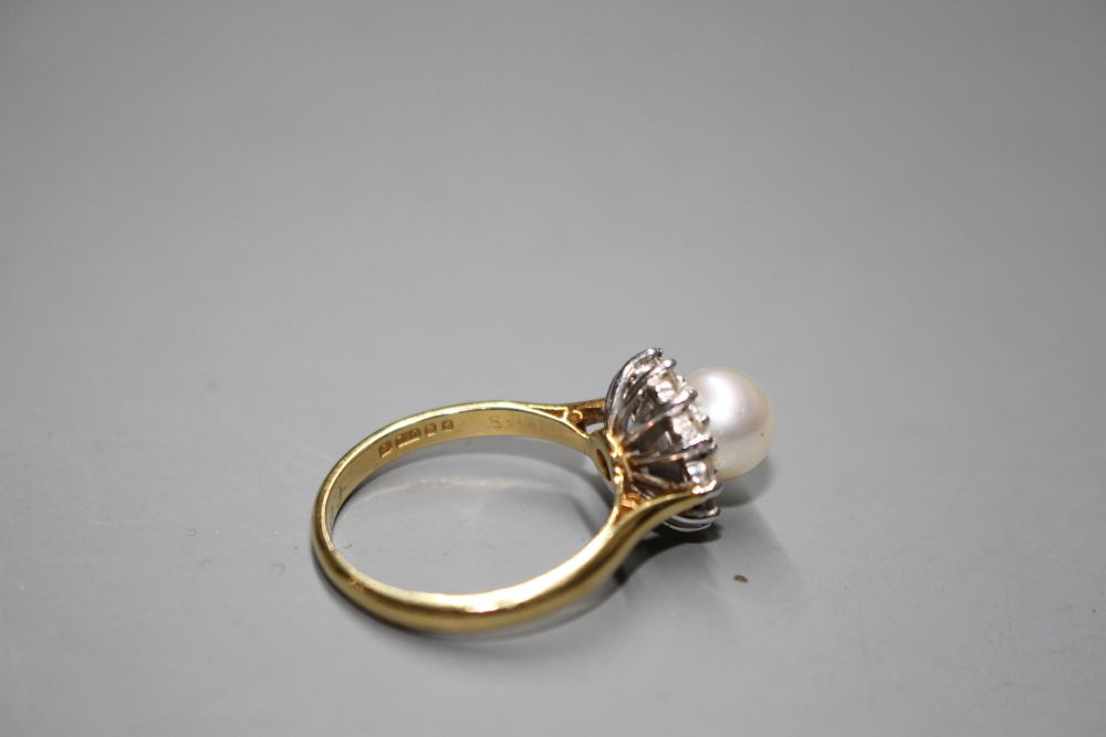 A modern 18ct gold, cultured pearl and diamond cluster set flower head ring, gross 4.4. grams.